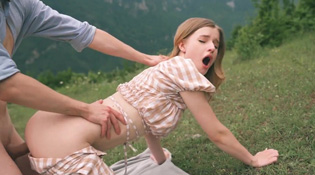 Passionately Screwing Stepsister at the Picnic Ending with Warm Swallowing